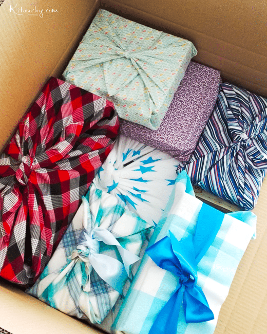 Attendre Noël en emballant ses cadeaux dans du tissu...