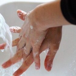 Bien se laver les mains, rituel d'hygiène